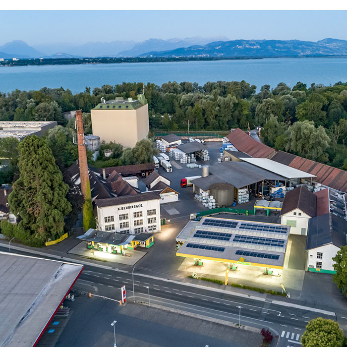 Die Deuring Tankstelle in Hörbranz am Bodensee aus Vogelperspektive