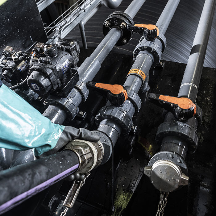 Deuring Chemie Tankfüllung und Logistik für Oberflächenveredelung